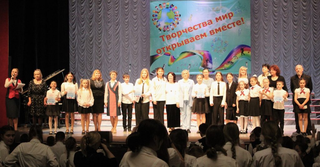 Подробнее о статье “Поют дети России” в Геленджике