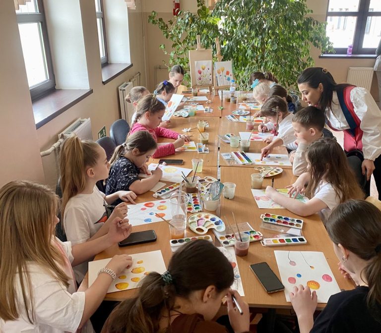 Подробнее о статье Мастер-классы городской выставки «Весенний калейдоскоп — 2025» — «Небо ПОБЕДЫ»