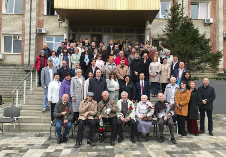 Подробнее о статье Открытие Аллеи геологов!