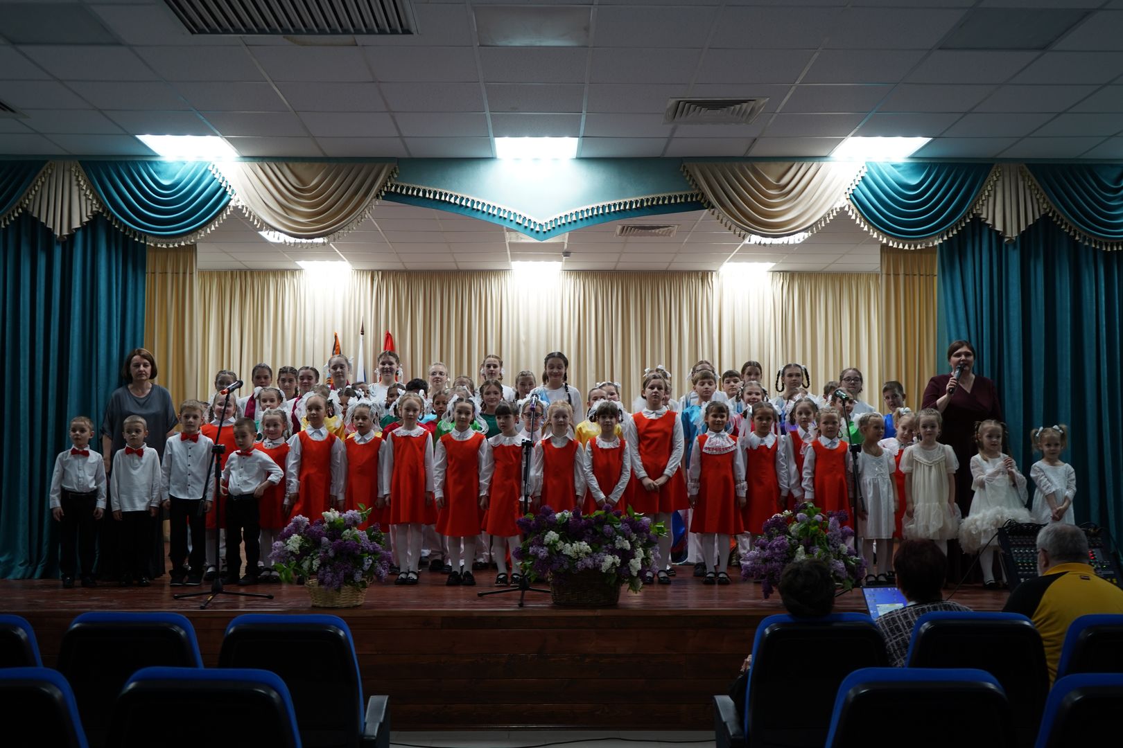 Вы сейчас просматриваете Отчетный концерт образцового художественного коллектива «ЦРТДиЮ» «Хоровая студия «Эльдорадо»