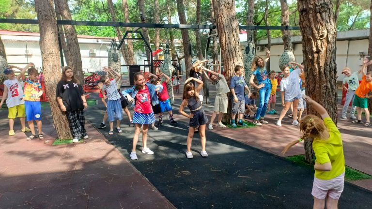 Подробнее о статье Открытие детской площадки «Кибер-Лето»