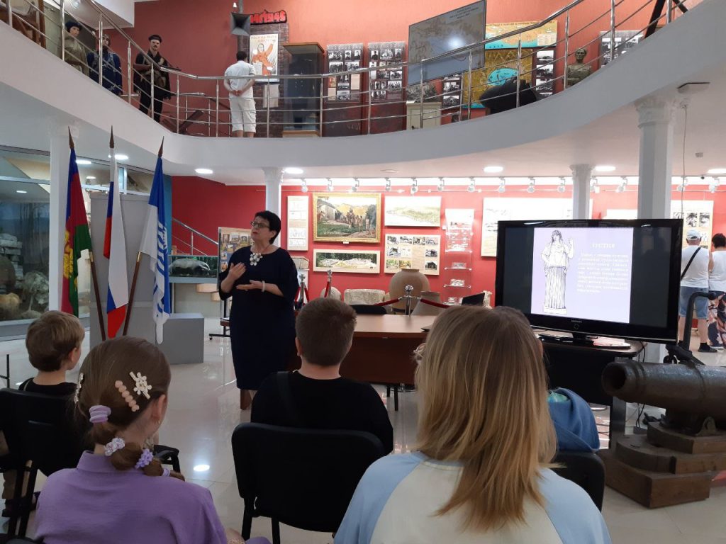 Подробнее о статье Экскурсия в Геленджикский музей!