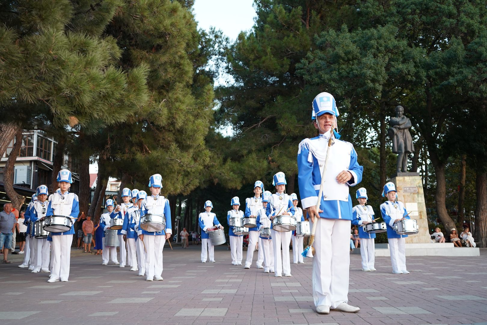 Вы сейчас просматриваете Выступление творческих коллективов «ЦРТДиЮ» на Лермонтовском бульваре!