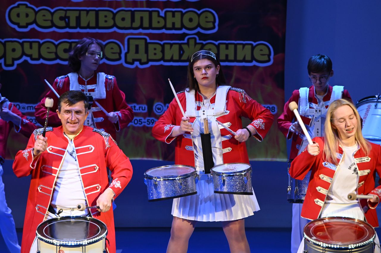 «В свете софитов»