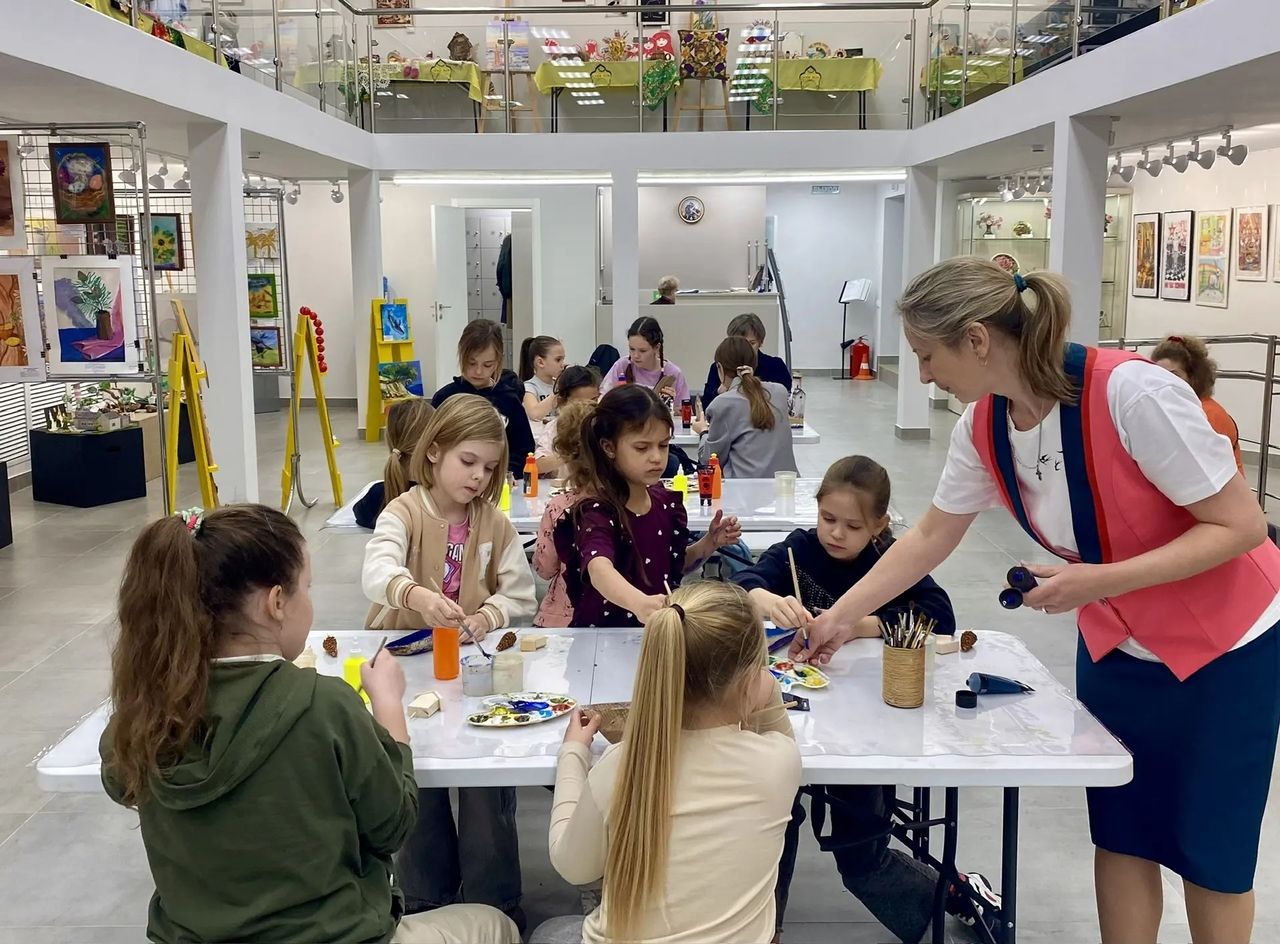 Выставка «Весенний калейдоскоп»